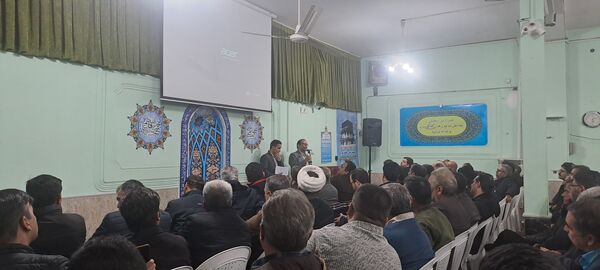 جلسه آموزش خانواده ویژه والدین پایه‌های دهم و یازدهم در دبیرستان شاهد ابوذر غفاری 
