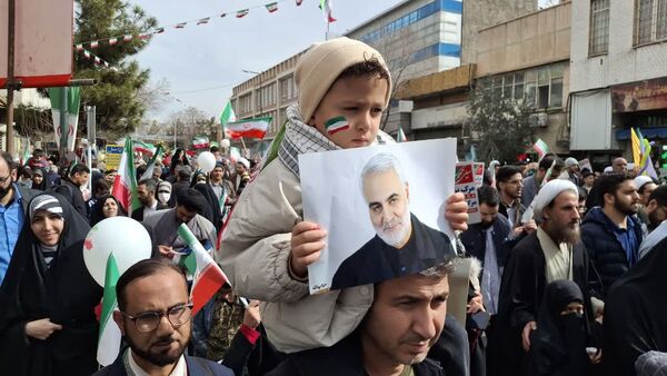 شکوه حضور نوجوانان در راهپیمایی 22 بهمن مردم قم