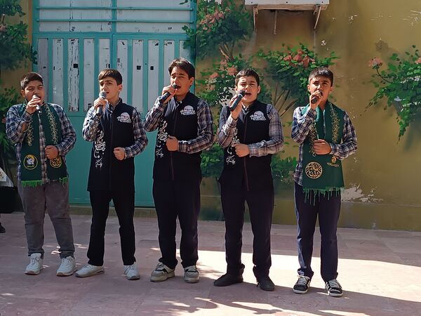 زیارت دسته جمعی معلمان در حریم قدس رضوی 