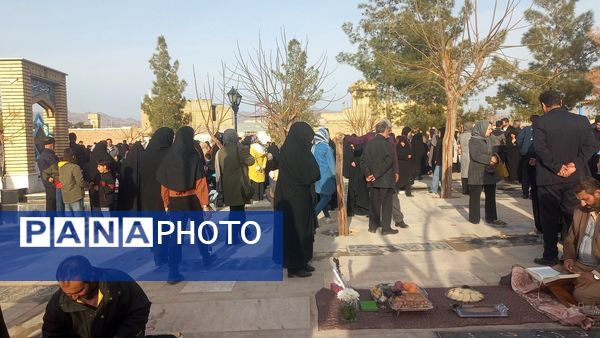 آیین چراغ برات در مزار شهیدان خلیل آباد