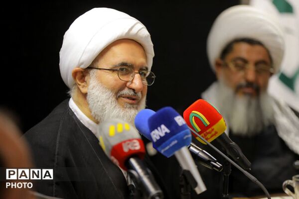  رونمایی از کتاب «برای پدر» با حضور رئیس شورای سیاستگذاری ائمه جمعه کشور و شاعران برجسته کشور