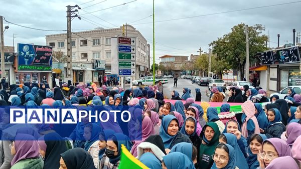 حماسه‌آفرینی دانش‌آموزان کمیجانی در راهپیمایی۱۳ آبان 