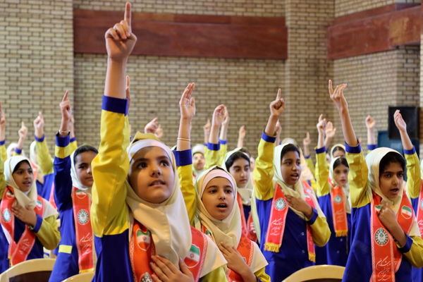 آیین سپاس معلم در دبستان دخترانه شهید باهنر بوشهر