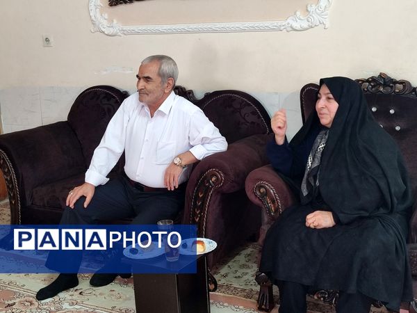 دیدار دانش‌آموزان هنرستان بصیرت با خانواده جانباز قاسم رسائی پور