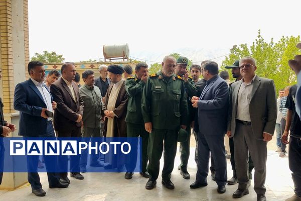 بازدید مسئولان از مدارس نوسازی‌شده لردگان در طرح ملی شهید عجمیان 