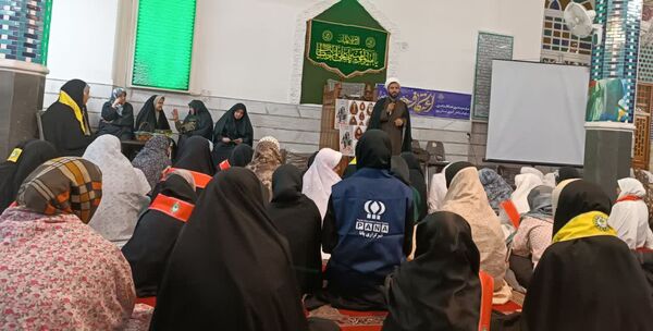 لحظاتی شاد از اعتکاف دانش‌آموزی با حضور نویسندگان و فرهیختگان یزد 