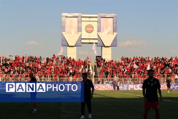 برد شیرین تراکتور در خانه مقابل آلمینیوم اراک