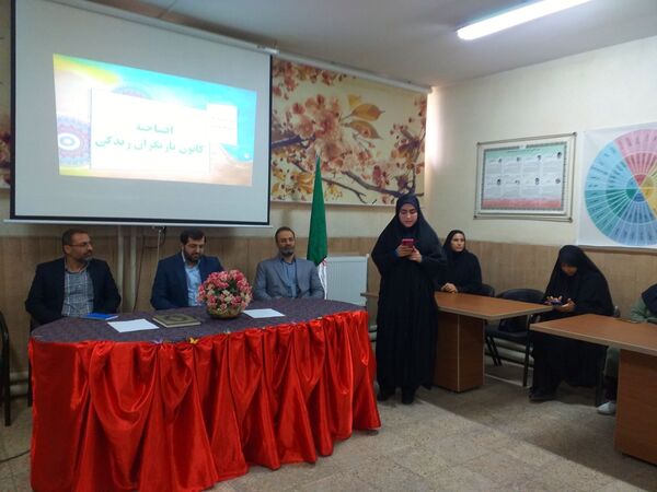 آیین افتتاحیه طرح کانون یاریگران زندگی و برپایی نمایشگاه مبارزه با آسیب‌های اجتماعی در دبیرستان شهید همت ملارد