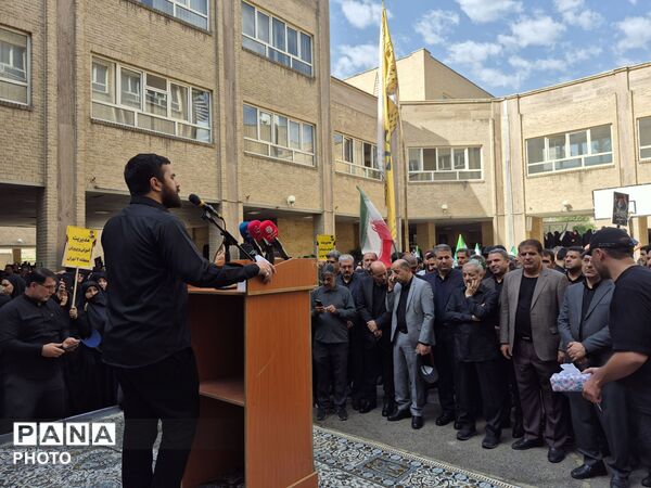 آخرین بدرقه؛فرهنگیان و دانش‌آموزان در سوگ رهبر شهیدشان