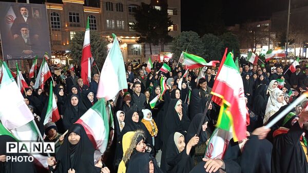 حماسه سازی مردم نیشابور در بیستمین شب از راهپیمایی های مردمی بلوار فضل 