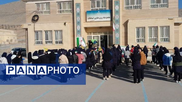 برنامه دهه فجر در مدرسه امیدانقلاب شهرستان سملقان