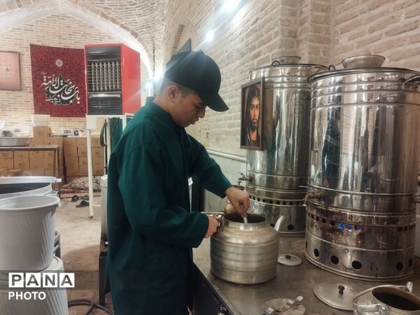 عطر محبت حضرت زهرا(س) در چایخانه حسینیه امام نیشابور پیچید