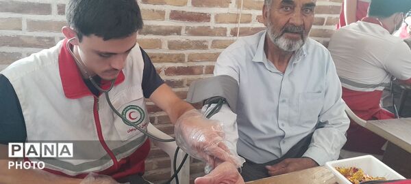 خدمت رسانی ادارات و سازمان های شهرستان نیشابور در میزخدمت نماز جمعه 