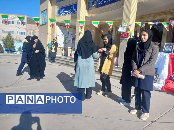 مراسم چهل وششمین سالگرد انقلاب اسلامی در دبیرستان فرهنگ مرحوم فخرایی