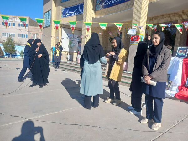 مراسم چهل وششمین سالگرد انقلاب اسلامی در دبیرستان فرهنگ مرحوم فخرایی
