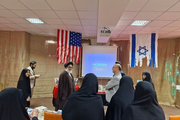 برگزاری و افتتاحیه نمایشگاه ریشه های مقاومت در مدرسه منتصرین شاهد ورامین