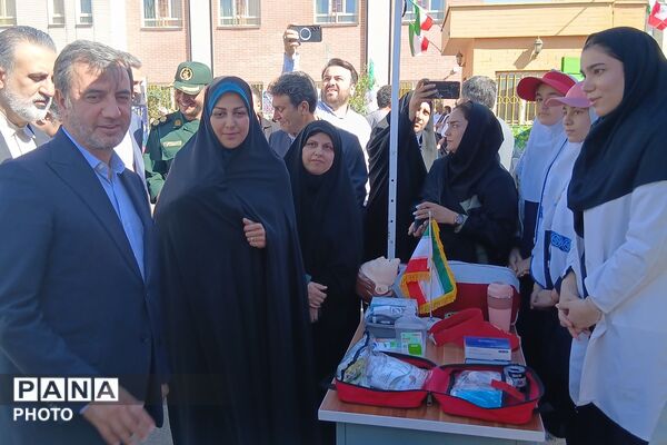 آغاز سال تحصیلی در مدرسه دخترانه مهرنگار باقر شهر با حضور مسئولان 