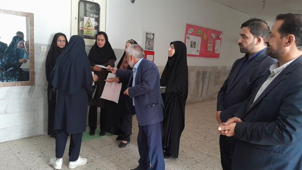 تجلیل از برگزیدگان لیگ علمی پایا در شهرستان خلیل‌آباد