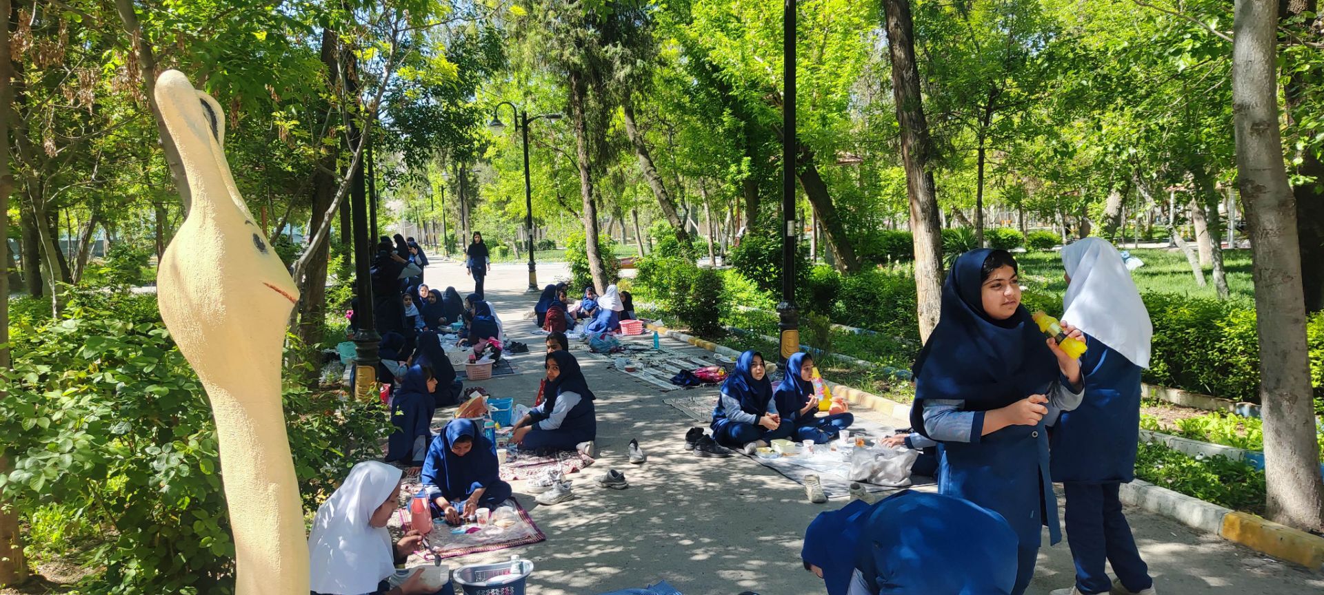 اردوی صبحانه سلامت مدرسه دخترانه ضحی۲ در پارک جنگلی شیروان