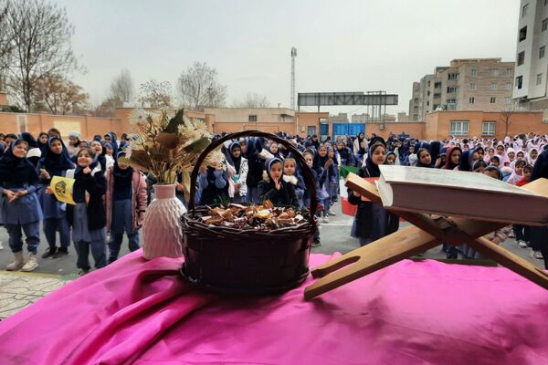  جشن نیمه شعبان در مدرسه مهرآیین ناحیه دو بهارستان
