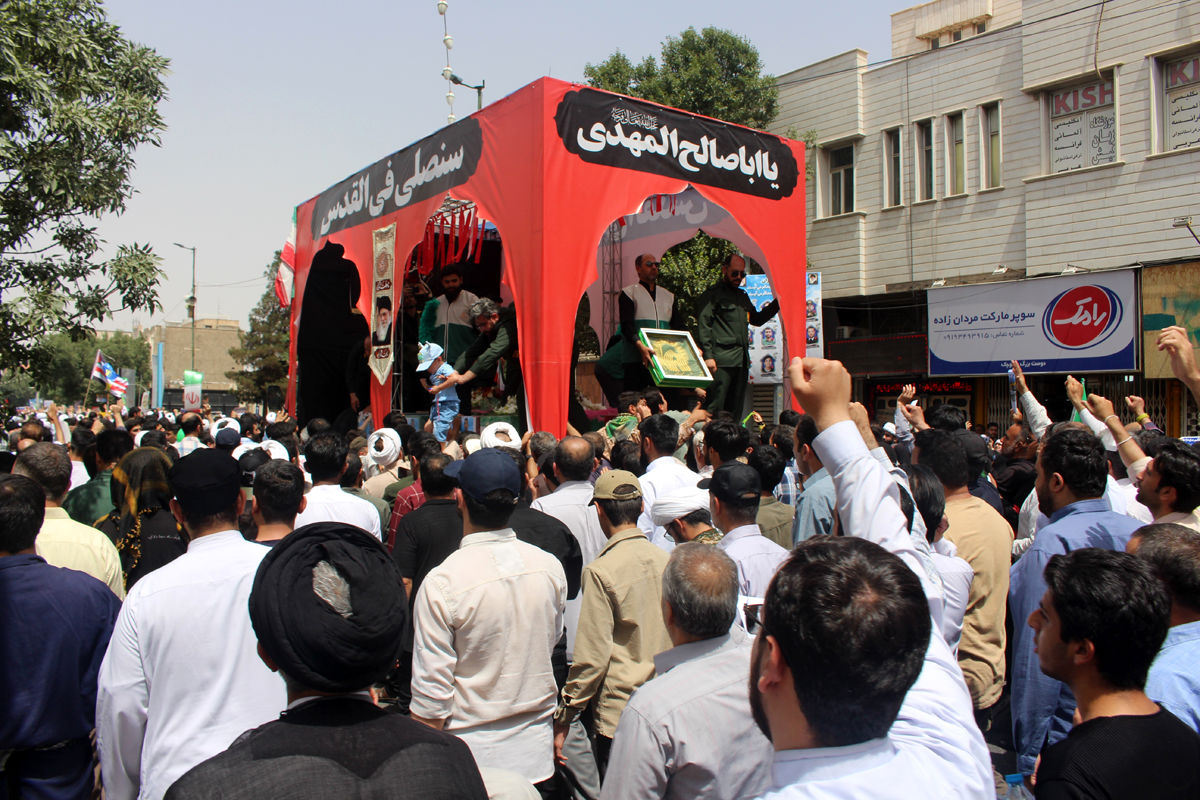 پیکرهای مطهر 7 شهید تجاوزات اخیر رژیم صهیونیستی در قم تشییع می‌شود