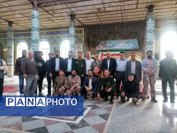 نمایشگاه شهدایی وروایتگری راوی دفاع مقدس در گلزار شهدای شهر بار نیشابور 