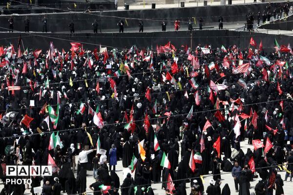 وداع با پیکر مطهر امام شهید در مصلای تهران