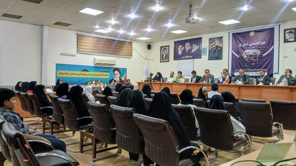 نشست هم‌اندیشی نسل نو با فرماندار شهرستان عنبرآباد
