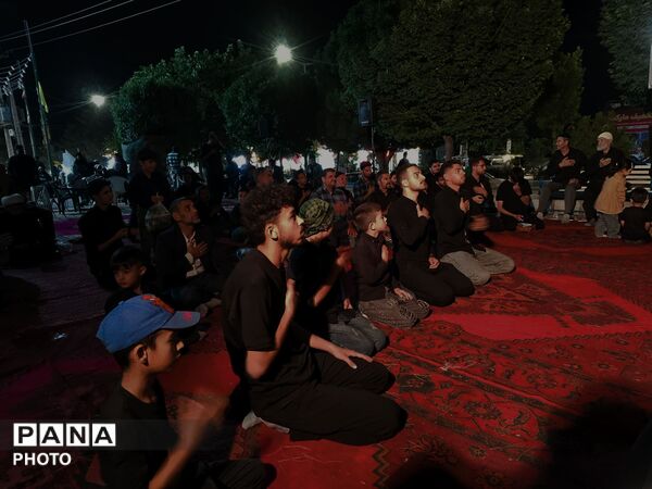مراسم عزاداری در شب عاشورای حسینی
