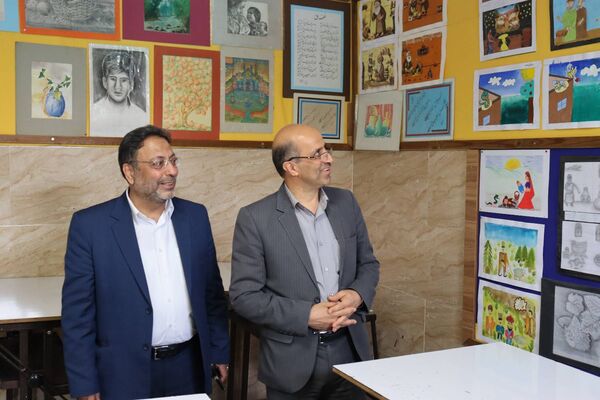 زنگ سپاس معلم در هنرستان احمدی روشن منطقه ۱۴ تهران با حضور وزیر نیرو نواخته شد