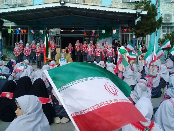 جشن با شکوه دهه فجر در دبستان صدف