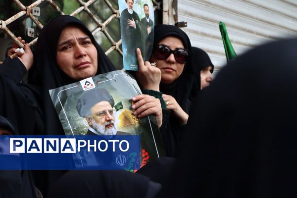 سیل خروشان زائران و مجاوران رضوی در مراسم تشییع پیکر شهدای خدمت