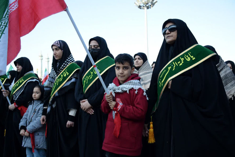 همایش مردمی شکوه اقتدار در قم برگزار شد

