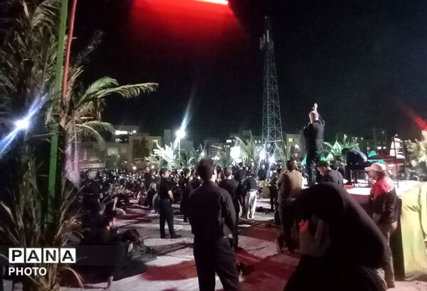 عزاداری شب عاشورا باحضورگسترده عاشقان حسینی