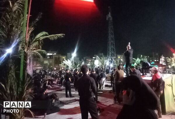 عزاداری شب عاشورا باحضورگسترده عاشقان حسینی