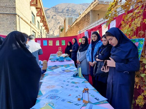 تجلیل از برگزیدگان 2 جشنواره پرورشی در شهرستان زرقان 