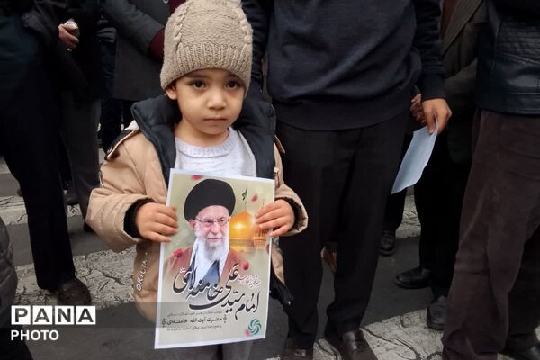 بیعت با سومین امام انقلاب در رودهن 