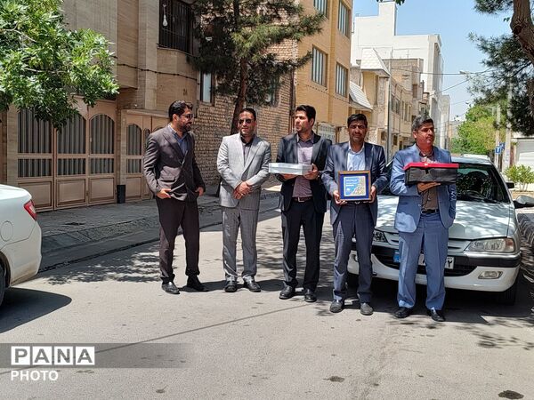 تقدیر از معلمان بازنشسته توسط آموزش و پرورش ناحیه سه