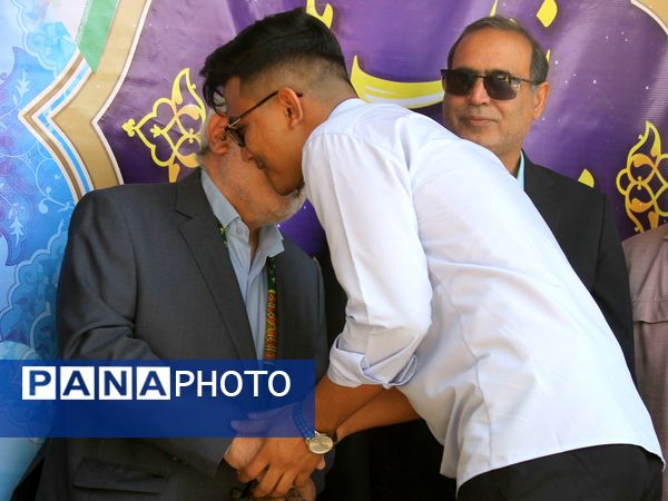 آیین نواختن زنگ ایثار و مقاومت در دبیرستان شاهد معراج