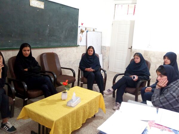 اولین جلسه همیاران مشاور در دبیرستان فاطمیه