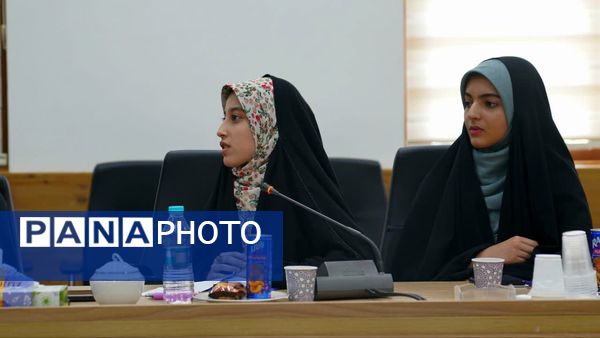 نشست خبری مدیرکل نوسازی مدارس استان اصفهان با دانش آموز خبرنگاران پانا