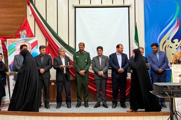 مراسم تجلیل از معلمان برجسته شهرستان بام و صفی آباد 