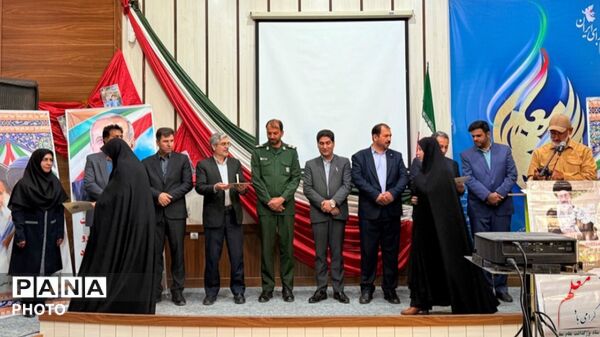 مراسم تجلیل از معلمان برجسته شهرستان بام و صفی آباد 