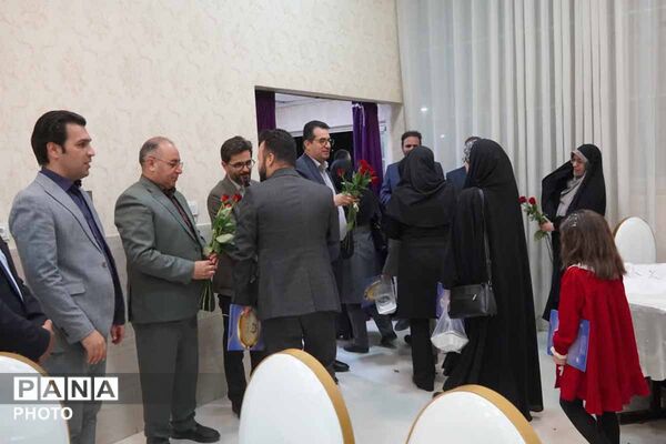 تجلیل از خبرنگاران و فعالان رسانه‌ای بجنورد به مناسبت روز خبرنگار