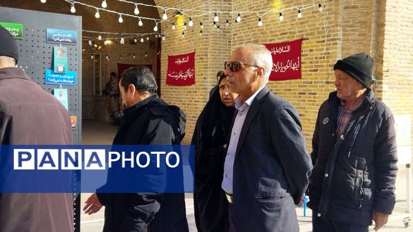 گذری بر غرفه موسسه منتظران ظهور  در نماز جمعه این هفته نیشابور 
