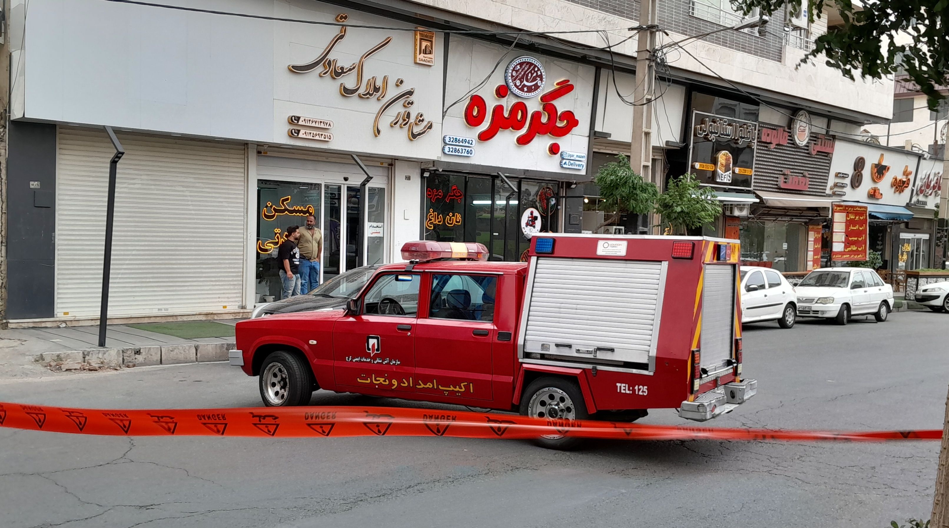 یک نفر در پی سقوط داربست در اثر باد شدید، مصدوم شد