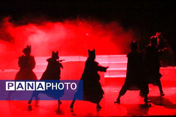 تئاتر «هیولاکش» روایتی نمایشی از شاهنامه در تالار بزرگ یزد