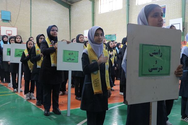بهارستان دو صحنه همفکری، همدلی و همکاری پیشتازان در همایش یاوران انقلاب