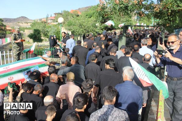 خاکسپاری دو شهید جنگ سوم در گلزار شهدای روستای فردو