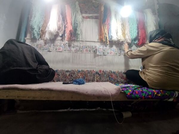هنر قالی بافی ،پیشه‌ سنتی‌ بانوان‌ مهدی آباد خلیل آباد 
